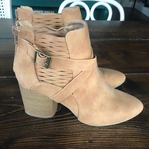Camel booties